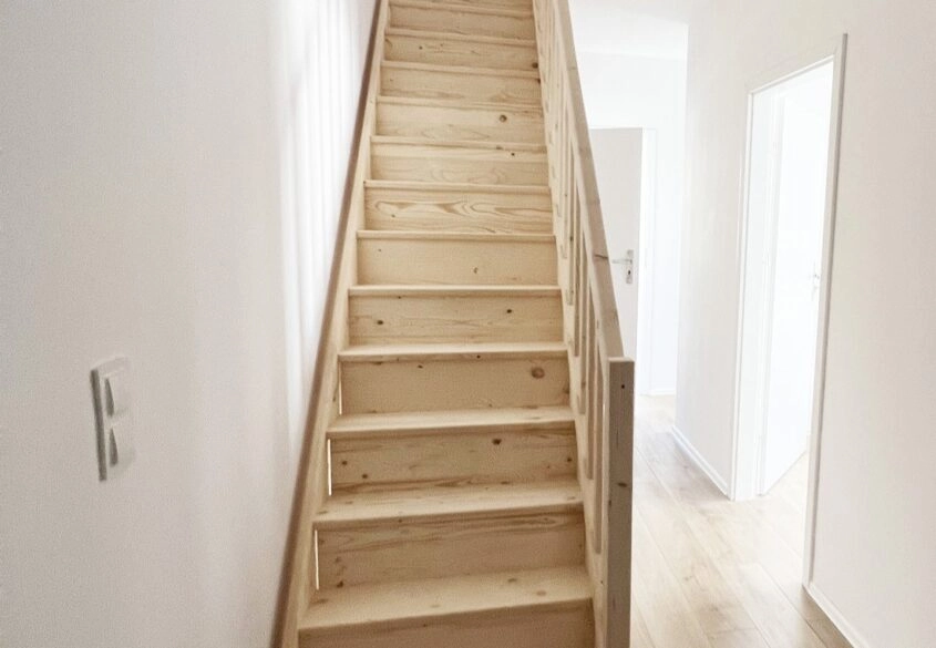 2 poziomowe z miejscem w hali garażowej