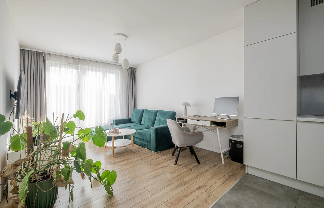 2 pokoje z balkonem, miejscem w hali i komórką!