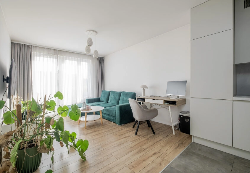 2 pokoje z balkonem, miejscem w hali i komórką!