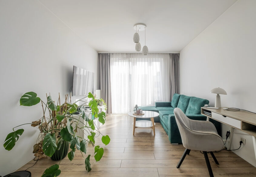 2 pokoje z balkonem, miejscem w hali i komórką!