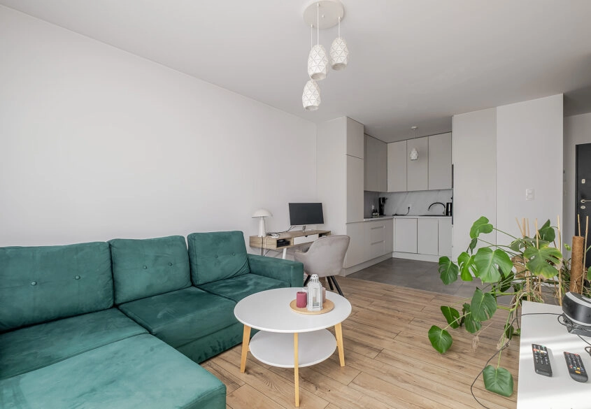 2 pokoje z balkonem, miejscem w hali i komórką!