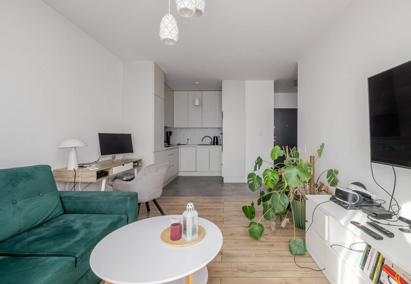 2 pokoje z balkonem, miejscem w hali i komórką!