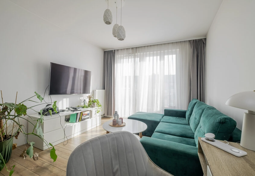 2 pokoje z balkonem, miejscem w hali i komórką!