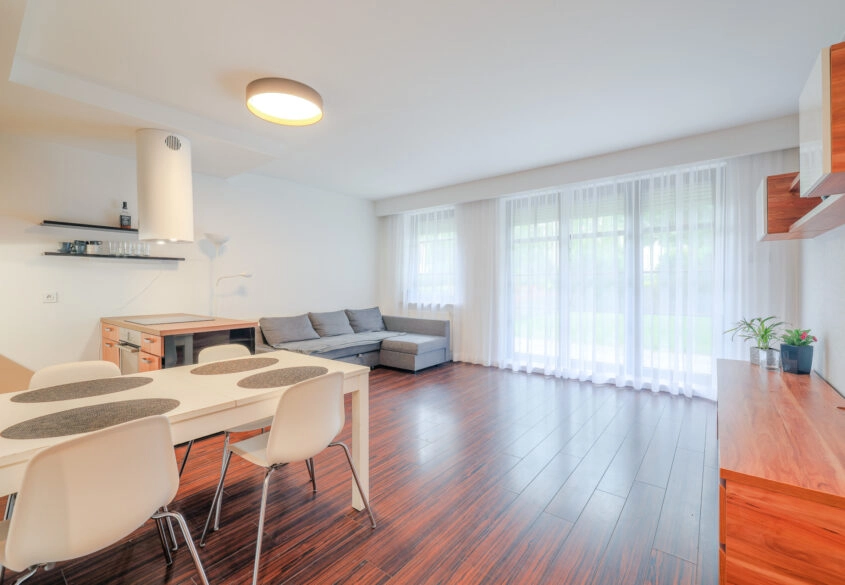 3-pokojowe mieszkanie z ogródkiem i parkingiem