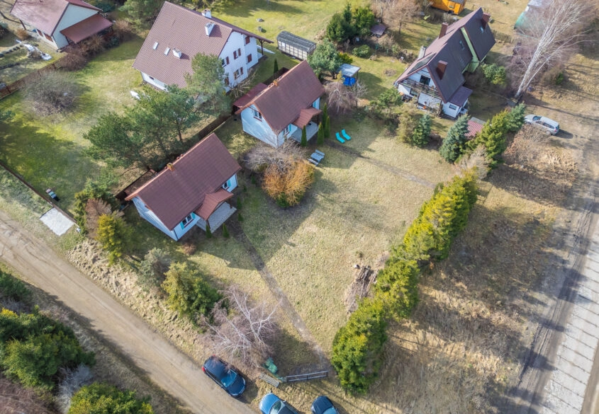 Dwa domki na dużej działce nad morzem