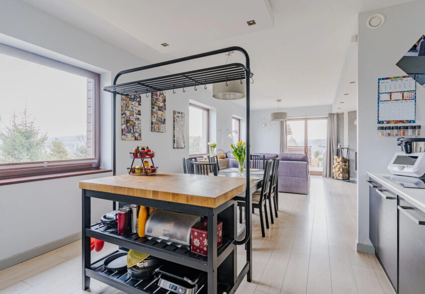 Energooszczędny, garaż 50m2, do zamieszkania