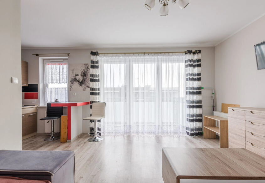 Kawalerka z dużym balkonem i miejscem parkingowym!