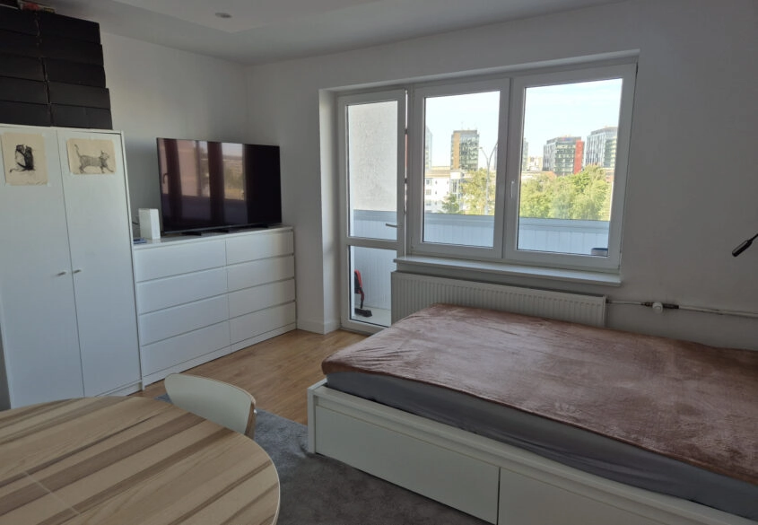 2 pok. po generalnym remoncie, blisko UG