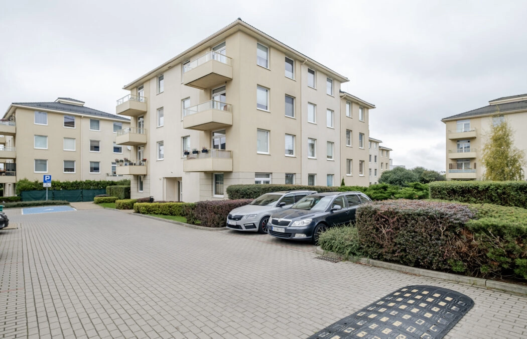 Kawalerka z aneksem sypialnianym i ogródkiem