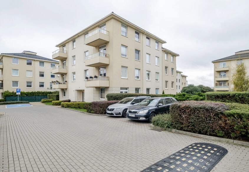 Kawalerka z aneksem sypialnianym i ogródkiem