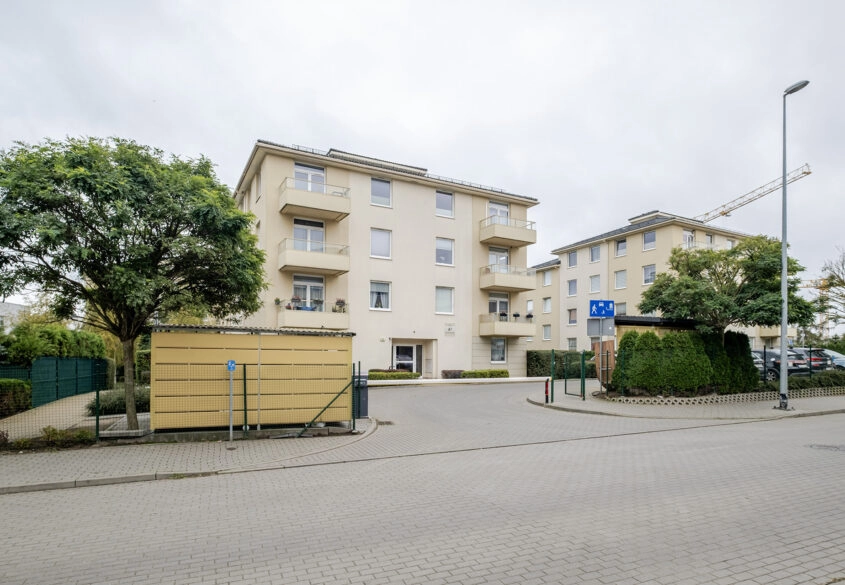 Kawalerka z aneksem sypialnianym i ogródkiem