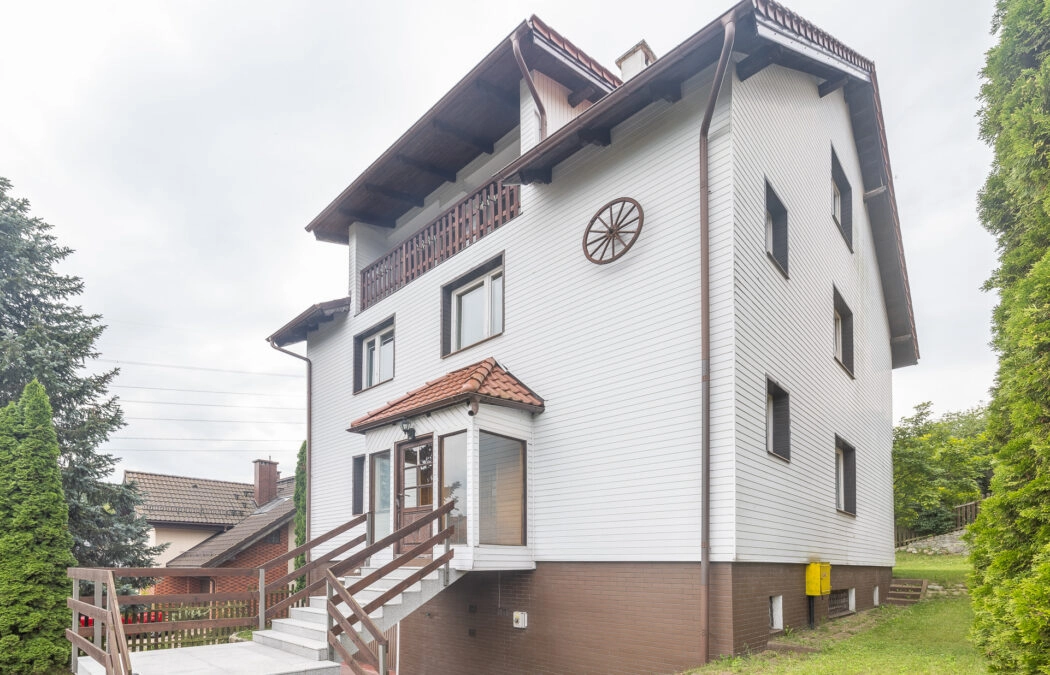 Dom wolnostojący - w spokojnej okolicy