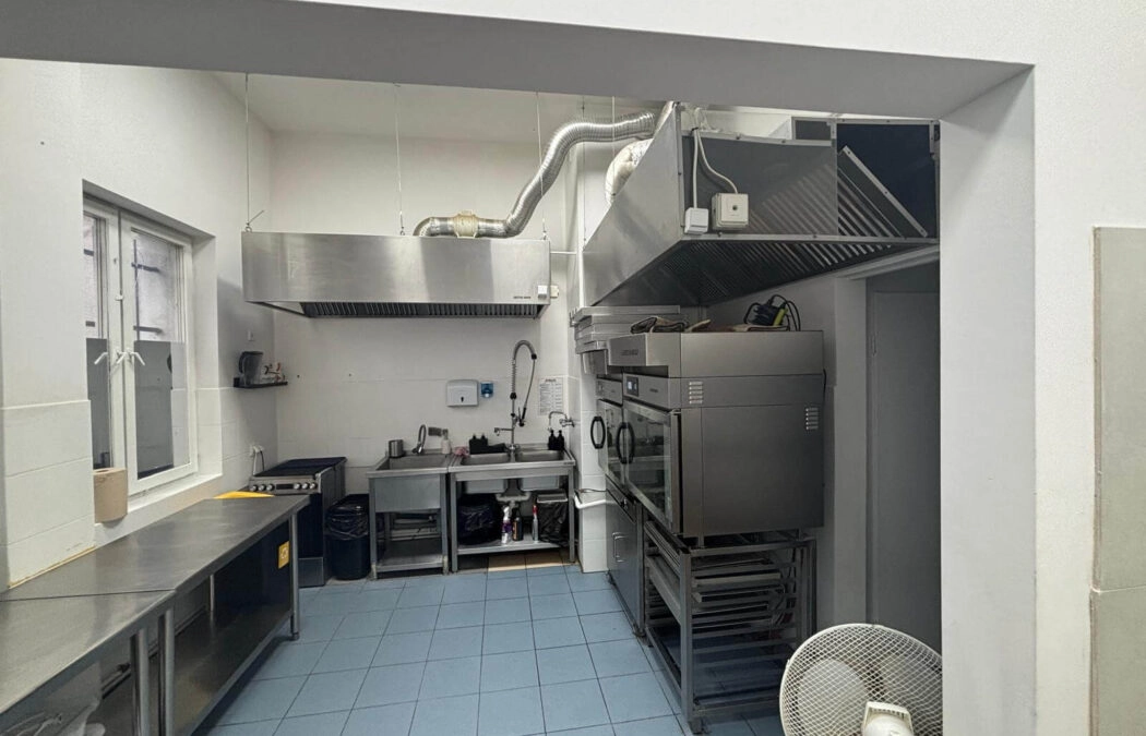 Lokal 83m2 pod gastronomię, usługi i inne. Witryny