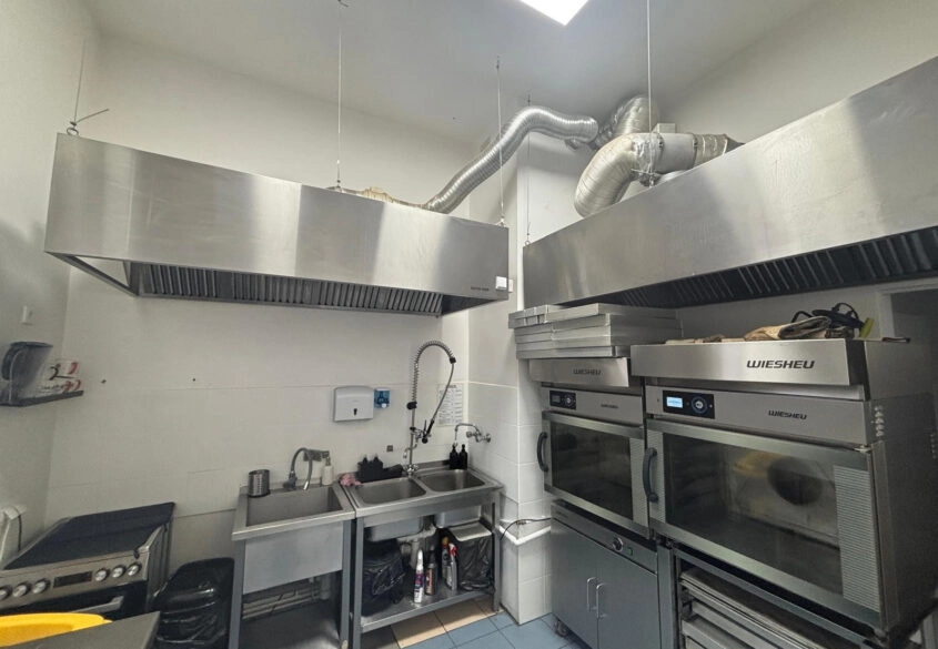 Lokal 83m2 pod gastronomię, usługi i inne. Witryny