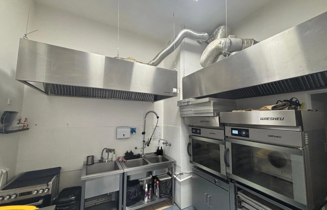 Lokal 83m2 pod gastronomię, usługi, inne. Witryny.