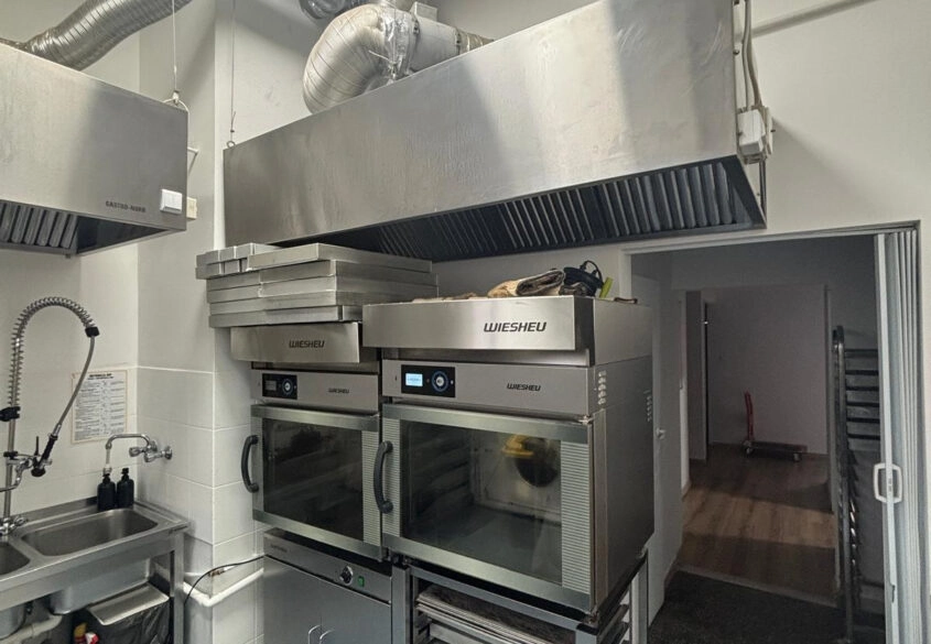 Lokal 83m2 pod gastronomię, usługi, inne. Witryny.