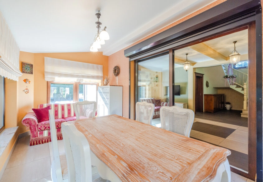 Nowoczesny dom nad jeziorem Żarnowieckim, Nadole