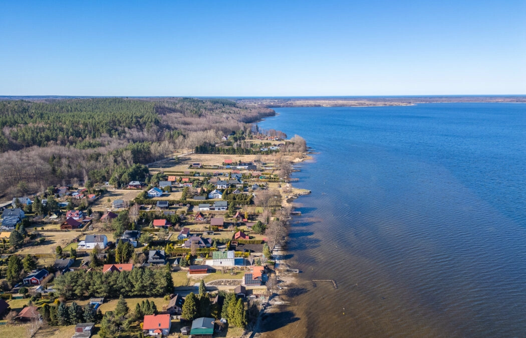 Nowoczesny dom nad jeziorem Żarnowieckim, Nadole