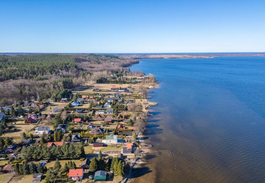 Nowoczesny dom nad jeziorem Żarnowieckim, Nadole