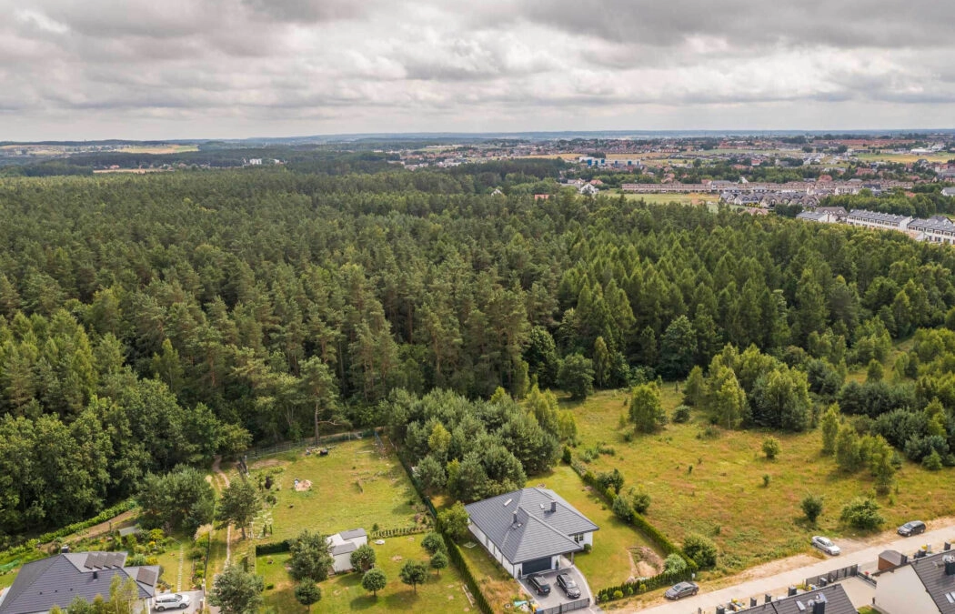 Piękna działka pod lasem 2257 m2 z wydaną WZKą!!.