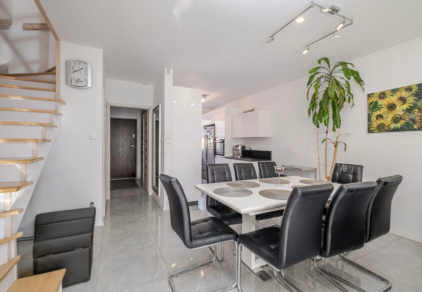 3 pokoje z basenem i ogrodem!