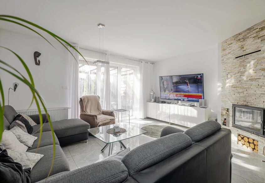 3 pokoje z basenem i ogrodem!