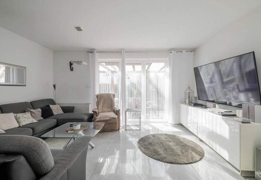 3 pokoje z basenem i ogrodem!