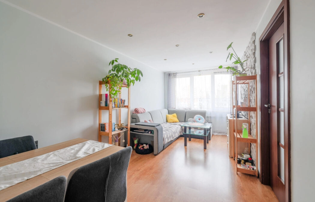 3 pokoje z oddzielną kuchnią !