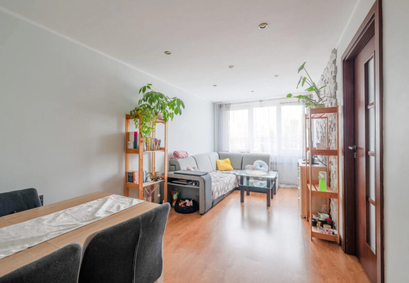 3 pokoje z oddzielną kuchnią !