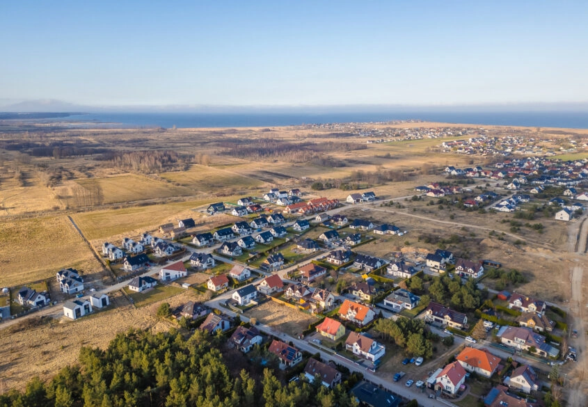 Dom wolnostojący - tuż pod lasem i blisko morza