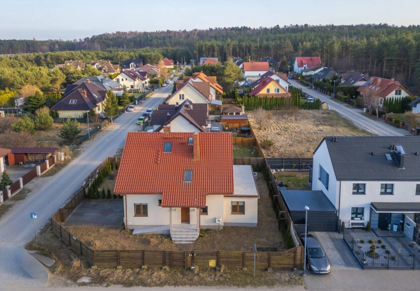 Dom wolnostojący - tuż pod lasem i blisko morza