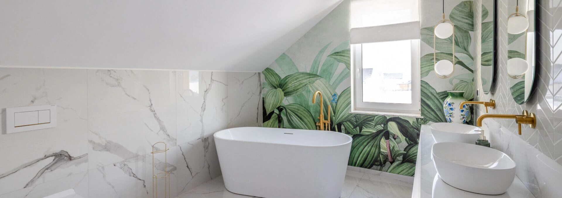 Łazienka z wolnostojącą wanną