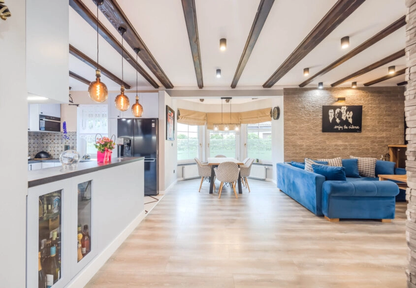 DOM, WŁASNY KAWAŁEK LASU I STAW