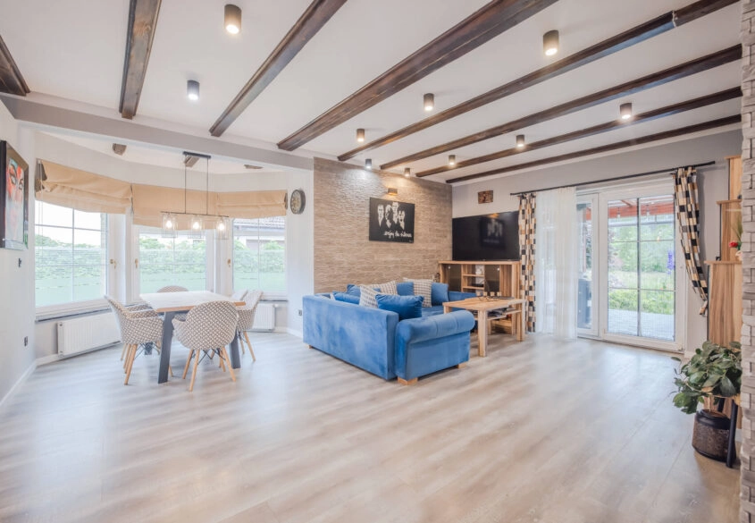 DOM, WŁASNY KAWAŁEK LASU I STAW