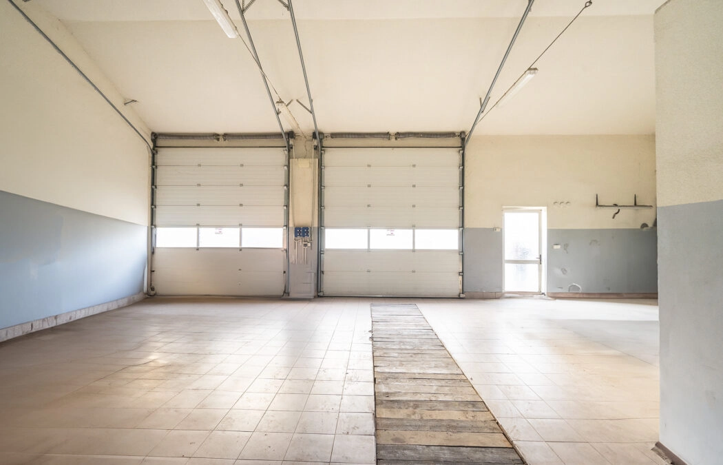 Warsztat / magazyn z domem mieszkalnym