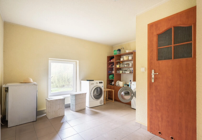 Warsztat / magazyn z domem mieszkalnym