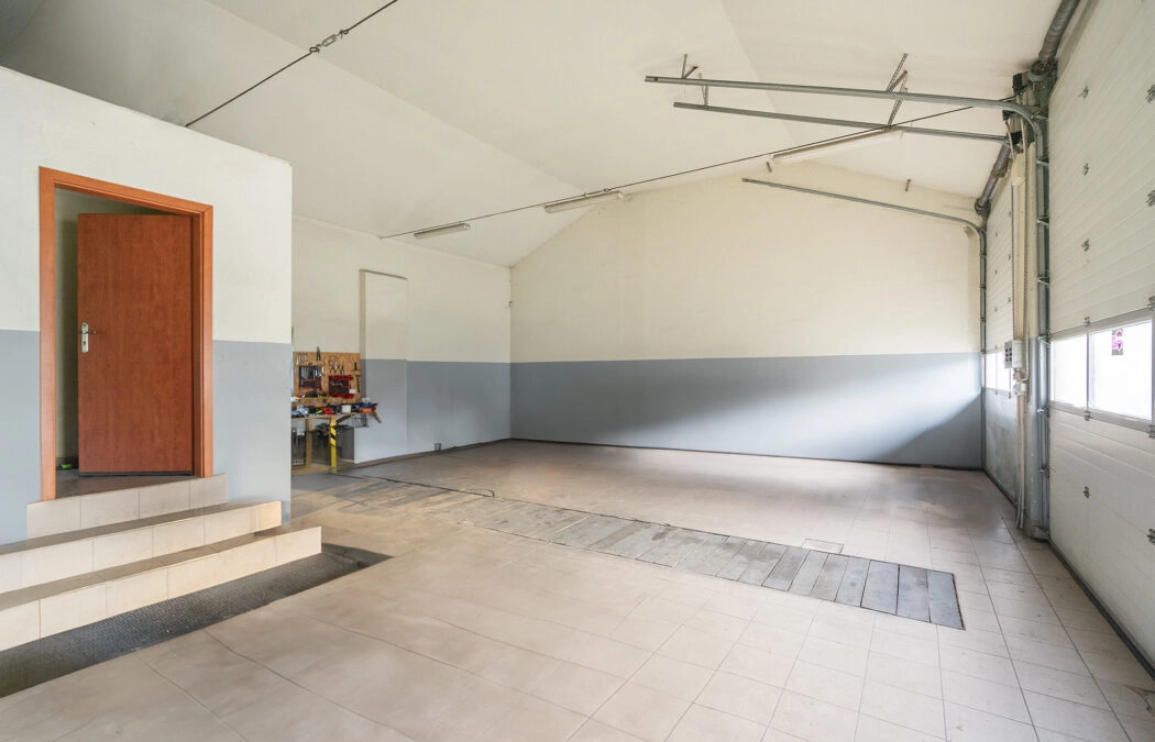 Warsztat / magazyn z domem mieszkalnym