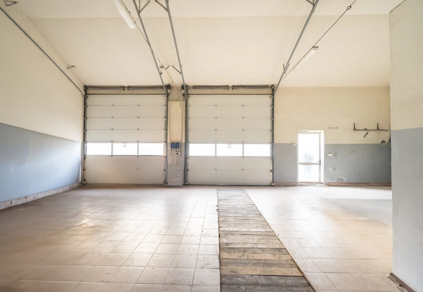 Warsztat / magazyn z domem mieszkalnym