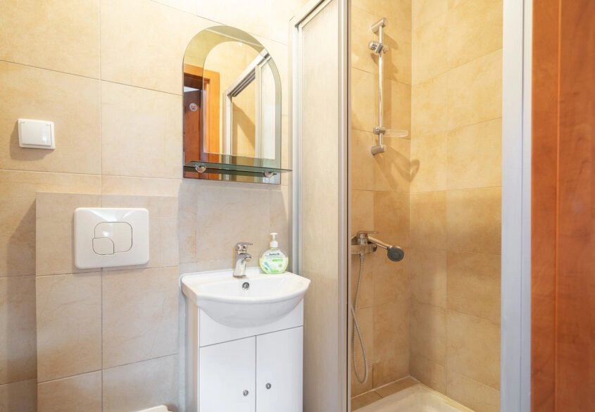 Warsztat / magazyn z domem mieszkalnym