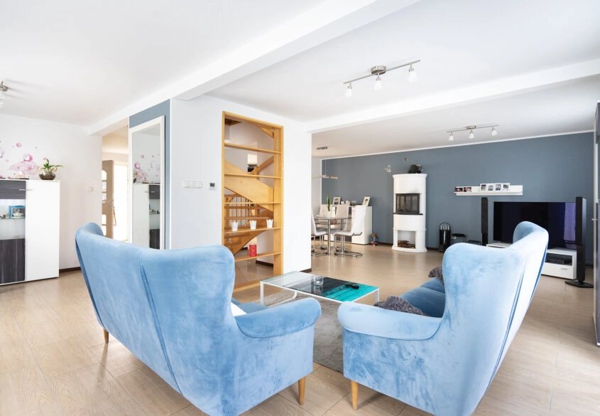 Dom mieszkalny z warsztatem i dużą działką