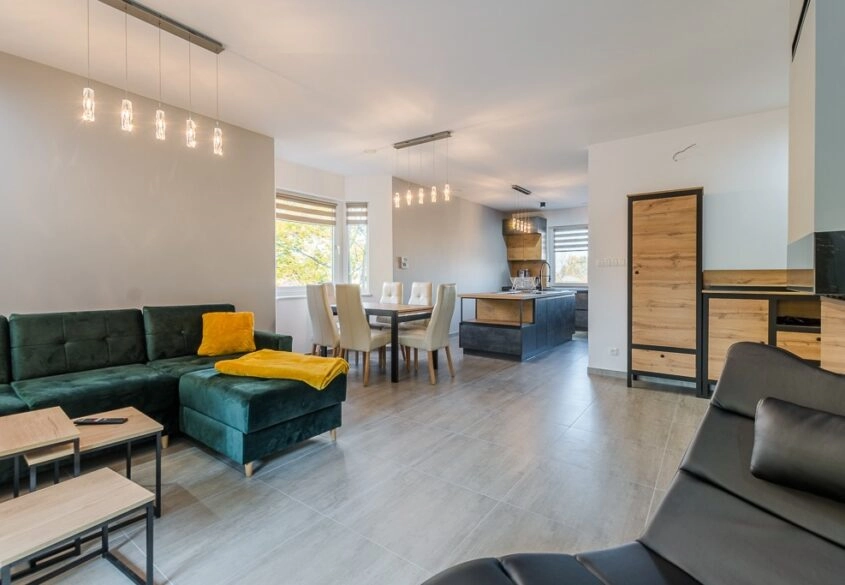 9 apartamentów i 140m2 mieszkalne, 400 m od plaży