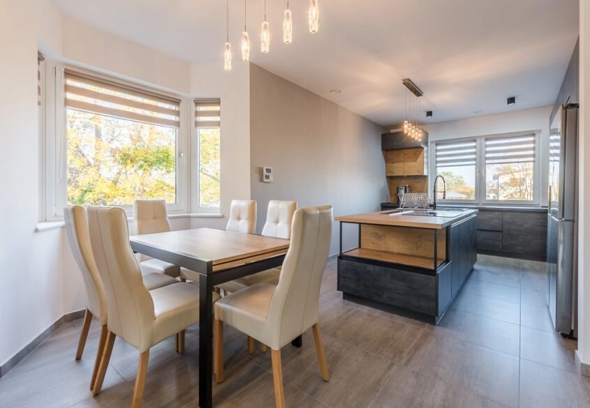 9 apartamentów i 140m2 mieszkalne, 400 m od plaży