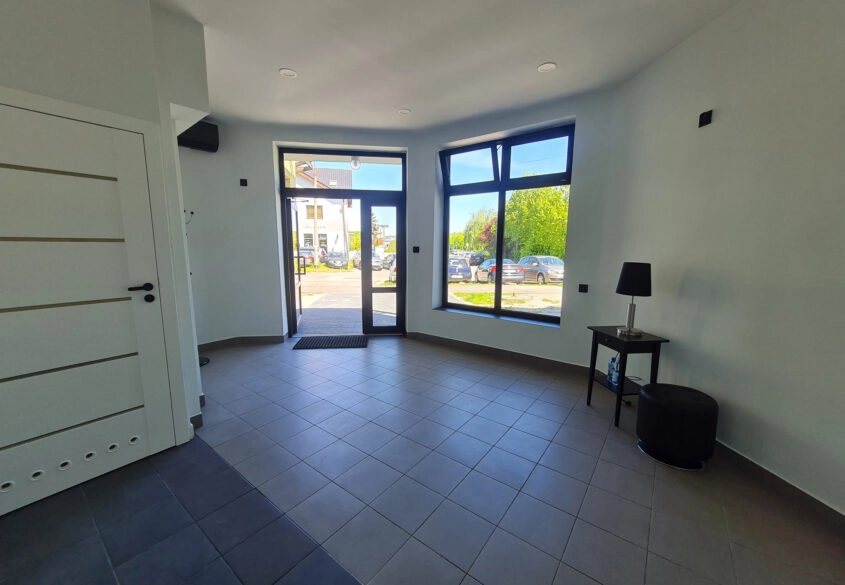 Lokal z WITRYNA, Niedźwiednik/ Pawilony