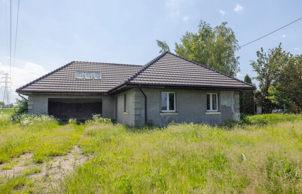 Wolnostojący dom 8 pok, działka 1492 m2