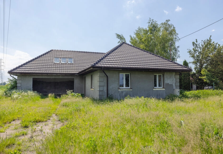 Wolnostojący dom 8 pok, działka 1492 m2