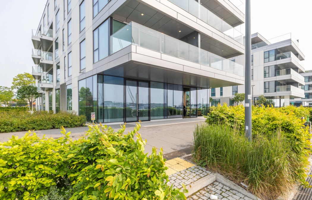 Lokal z widokiem na zatokę,przy deptaku Yacht Park