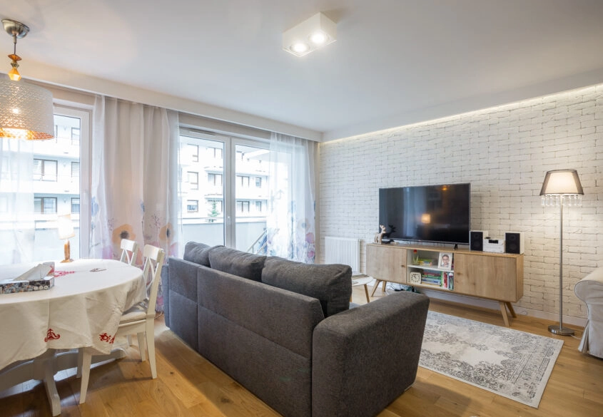 Mieszkanie z balkonem i windą w nowym budownictwie