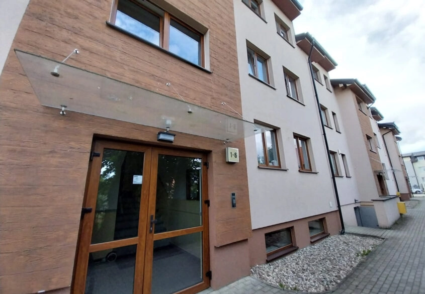 3-pokojowe, 65 m² z balkonem i miejscem w hali