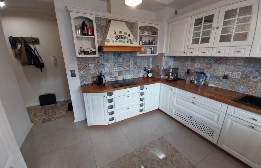 3-pokojowe, 65 m² z balkonem i miejscem w hali