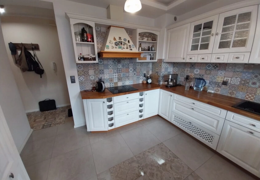 3-pokojowe, 65 m² z balkonem i miejscem w hali